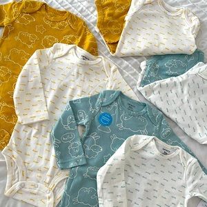 Carters Long Sleeve Onesies Set of 4 (12M)